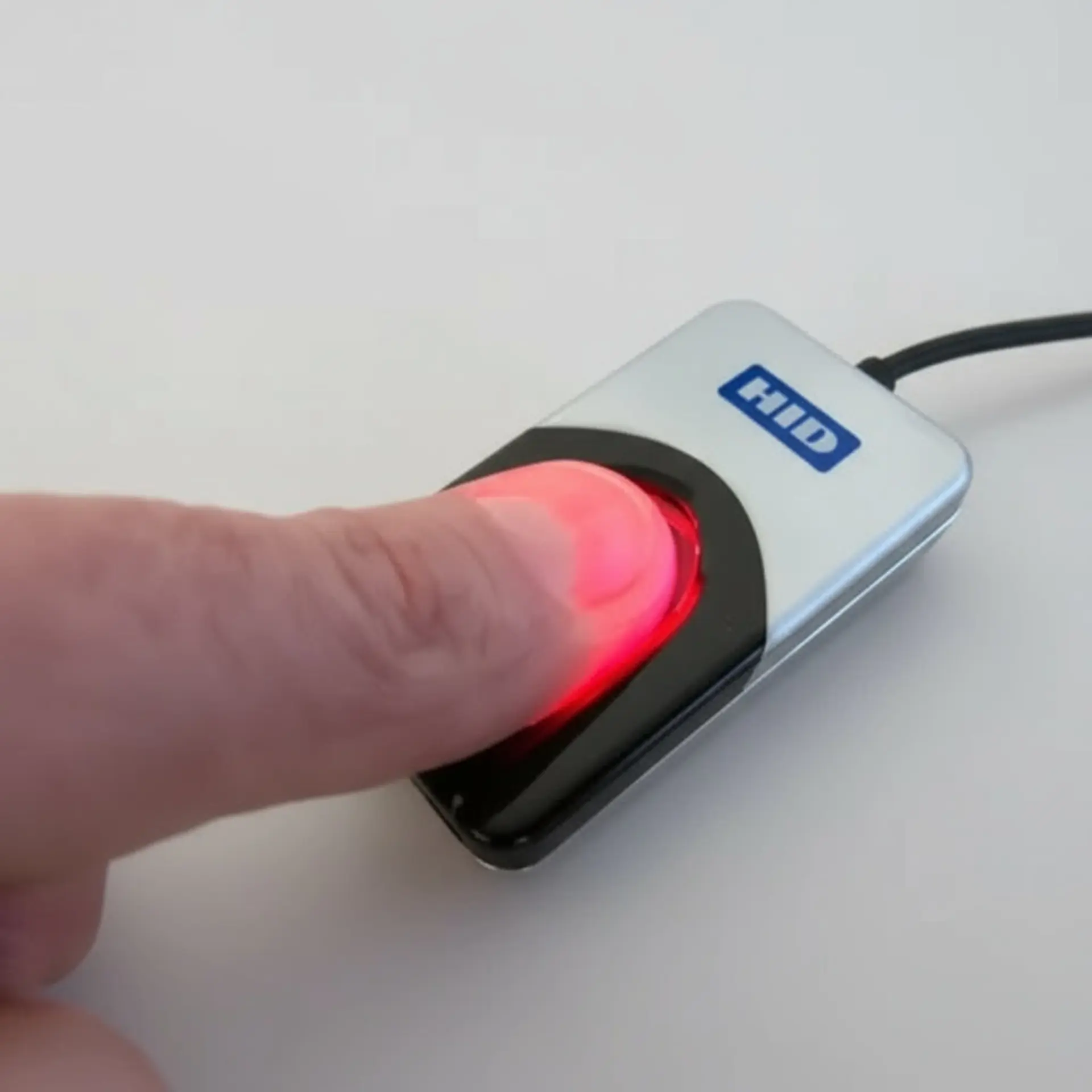 Lector de Huellas Dactilares HID UAREU 4500 | USB 2.0, LED Azul, Tecnología Óptica y Cifrado Biométrico 1