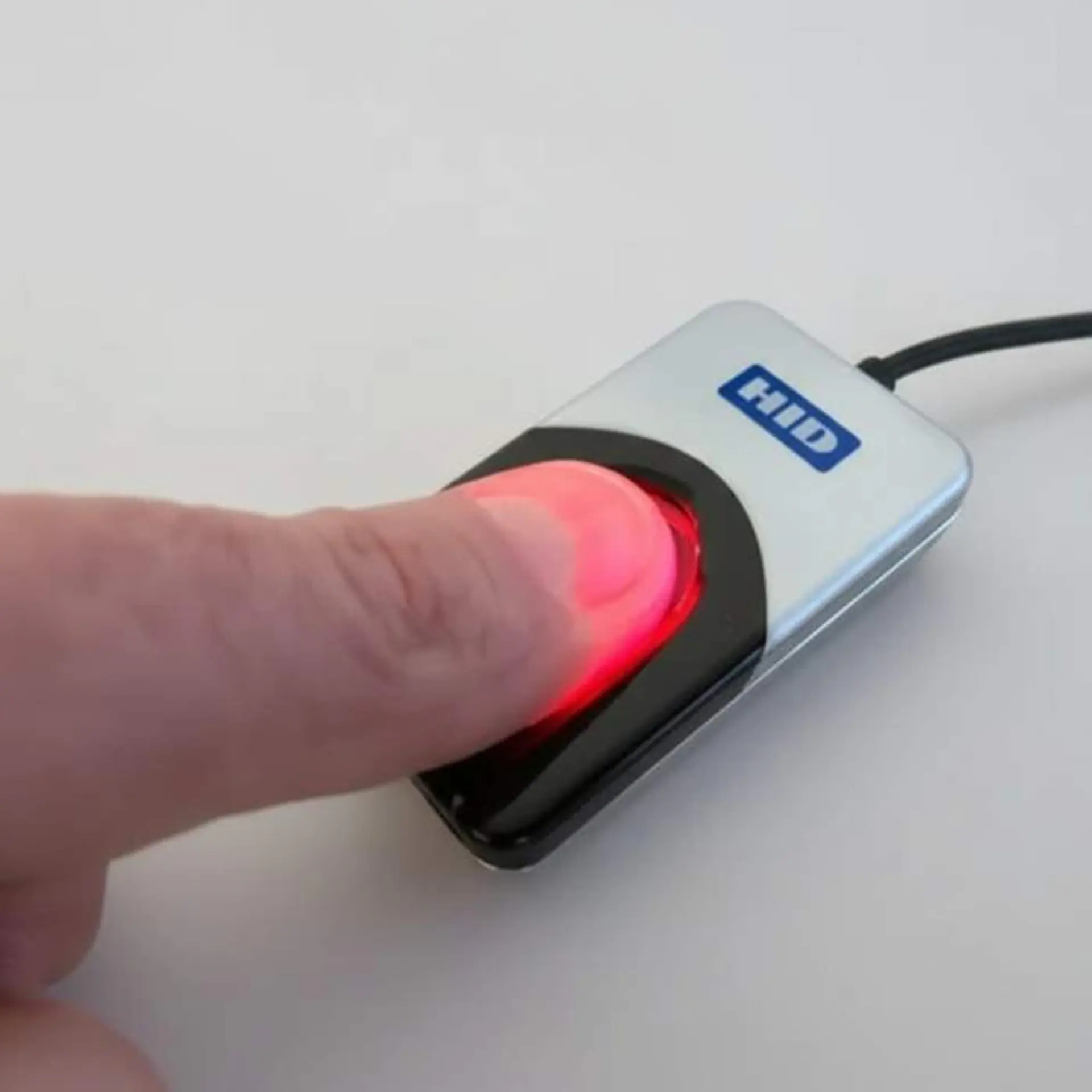 Lector de Huellas Dactilares HID Uareu 4500 | USB 2.0, LED Azul, Tecnología Óptica y Cifrado Biométrico 1