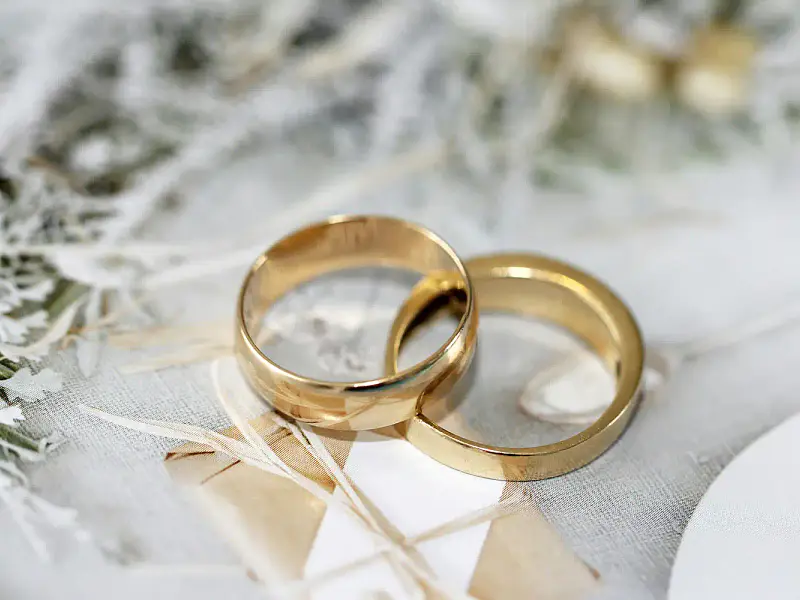 Why Minimalist Wedding Rings Are Becoming So Popular