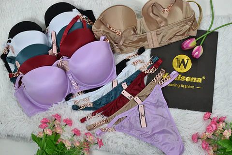 Conjunto de ropa interior satinada con cadenas Copa B