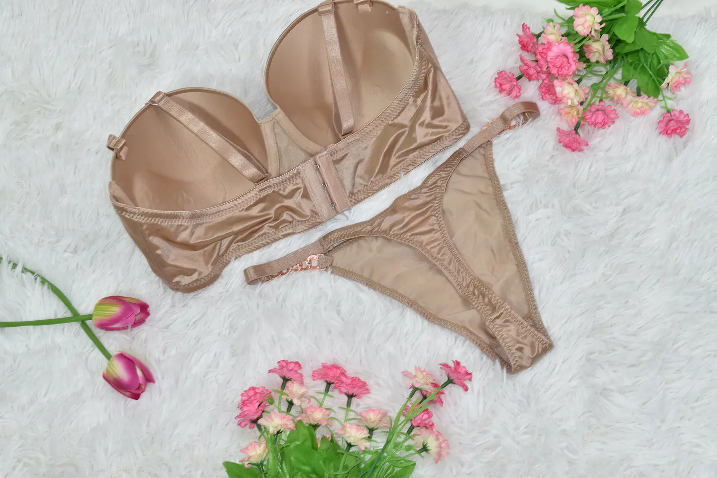 Conjunto de ropa interior satinada con cadenas Copa B 3