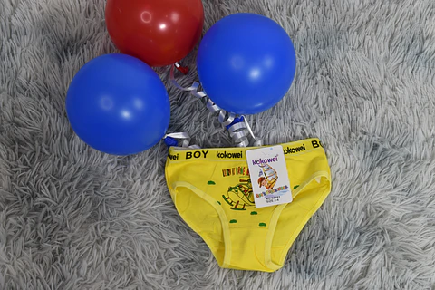 Slip de niño hecho de algodón con estampado 