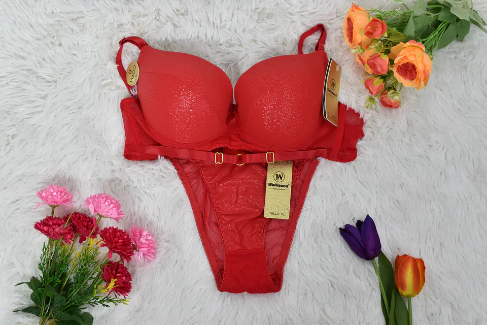 Conjunto de ropa interior con tela de encaje  6