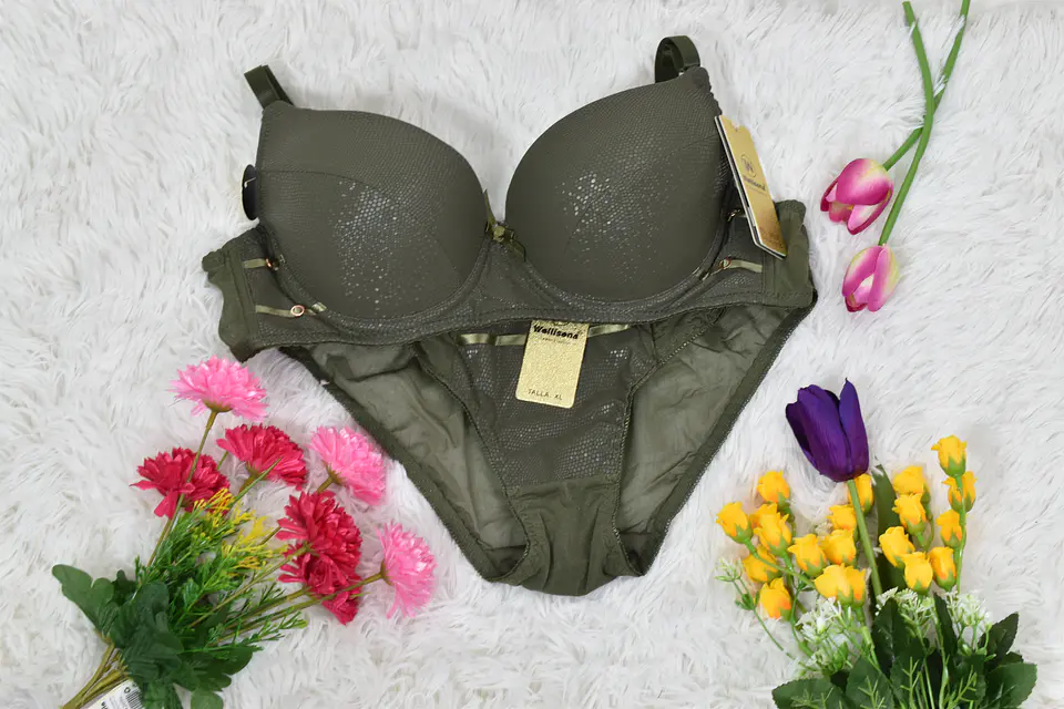 Conjunto de ropa interior con tela suave de encaje  4