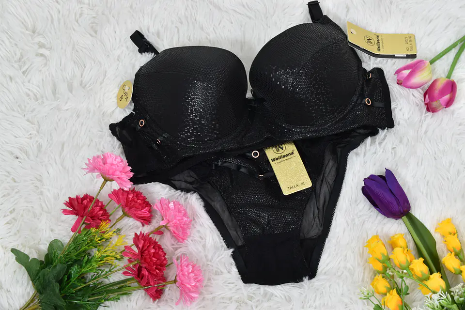 Conjunto de ropa interior con tela suave de encaje  6