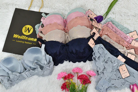 Conjunto de ropa interior con encaje delicado y pushup 