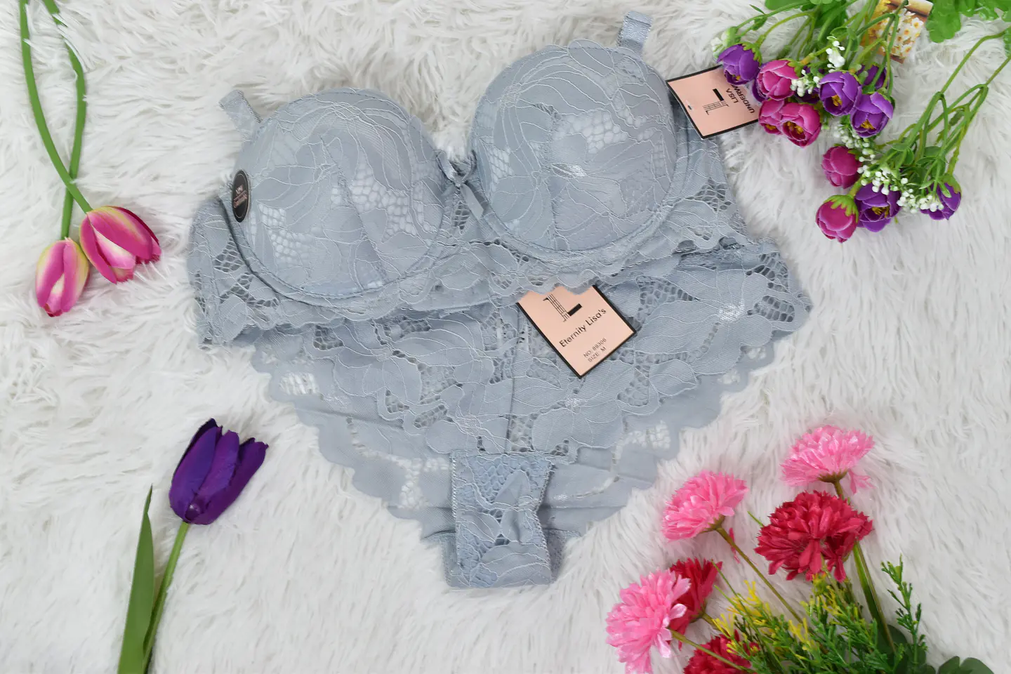 Conjunto de ropa interior con encaje delicado y pushup  5