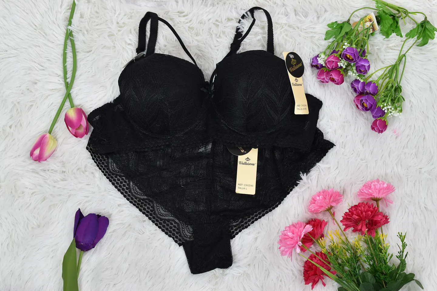 Conjunto de encaje con adorno  2