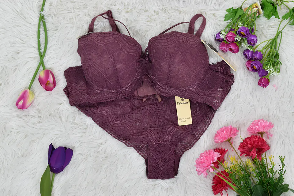 Conjunto de encaje con adorno  3