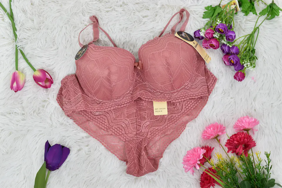 Conjunto de encaje con adorno  5