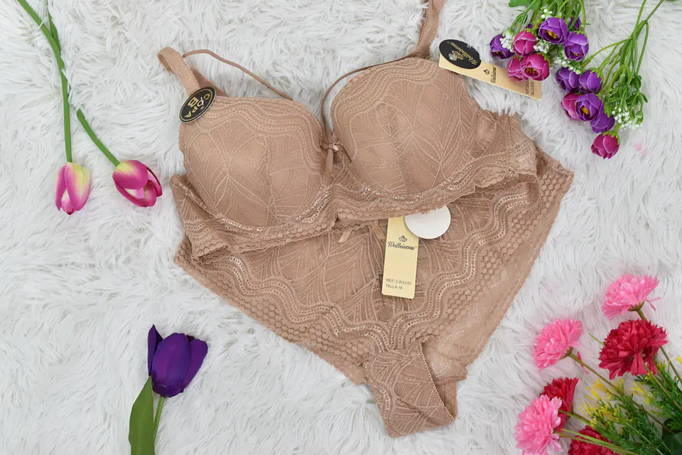 Conjunto de encaje con adorno  6