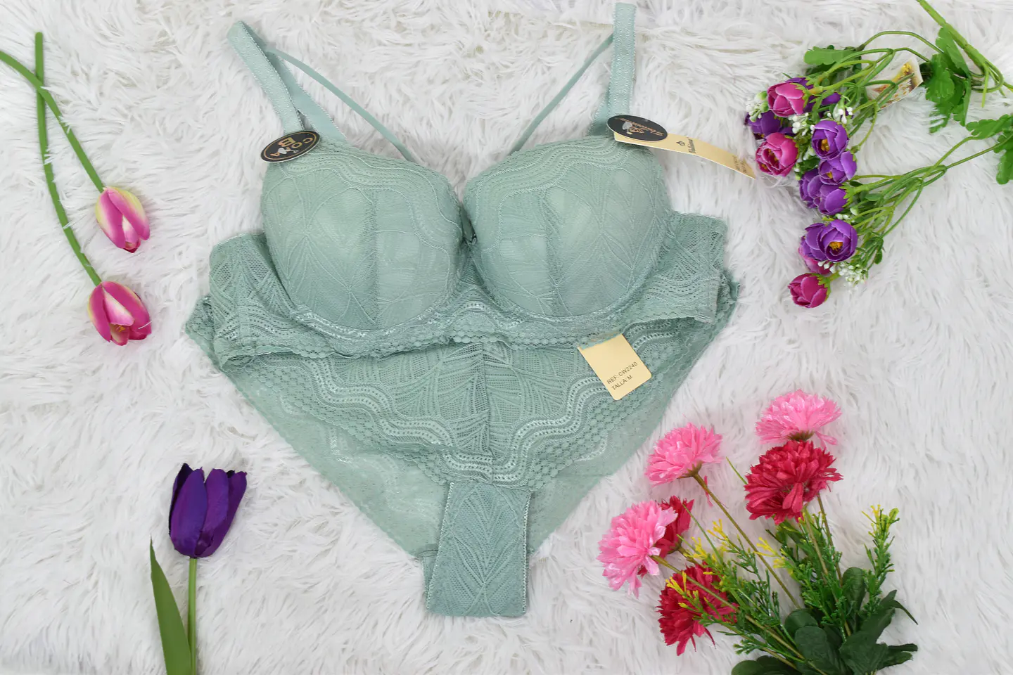 Conjunto de encaje con adorno  7