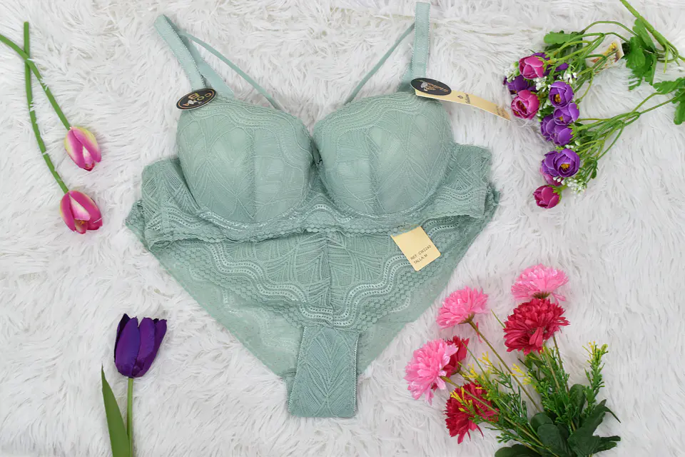 Conjunto de encaje con adorno  7