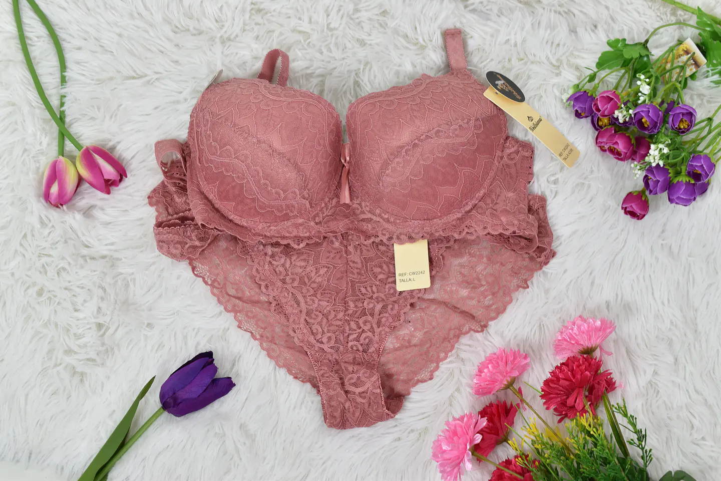 Conjunto de brasier y panty de encaje  4