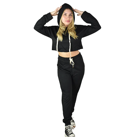 Conjunto deportivo con capucha 