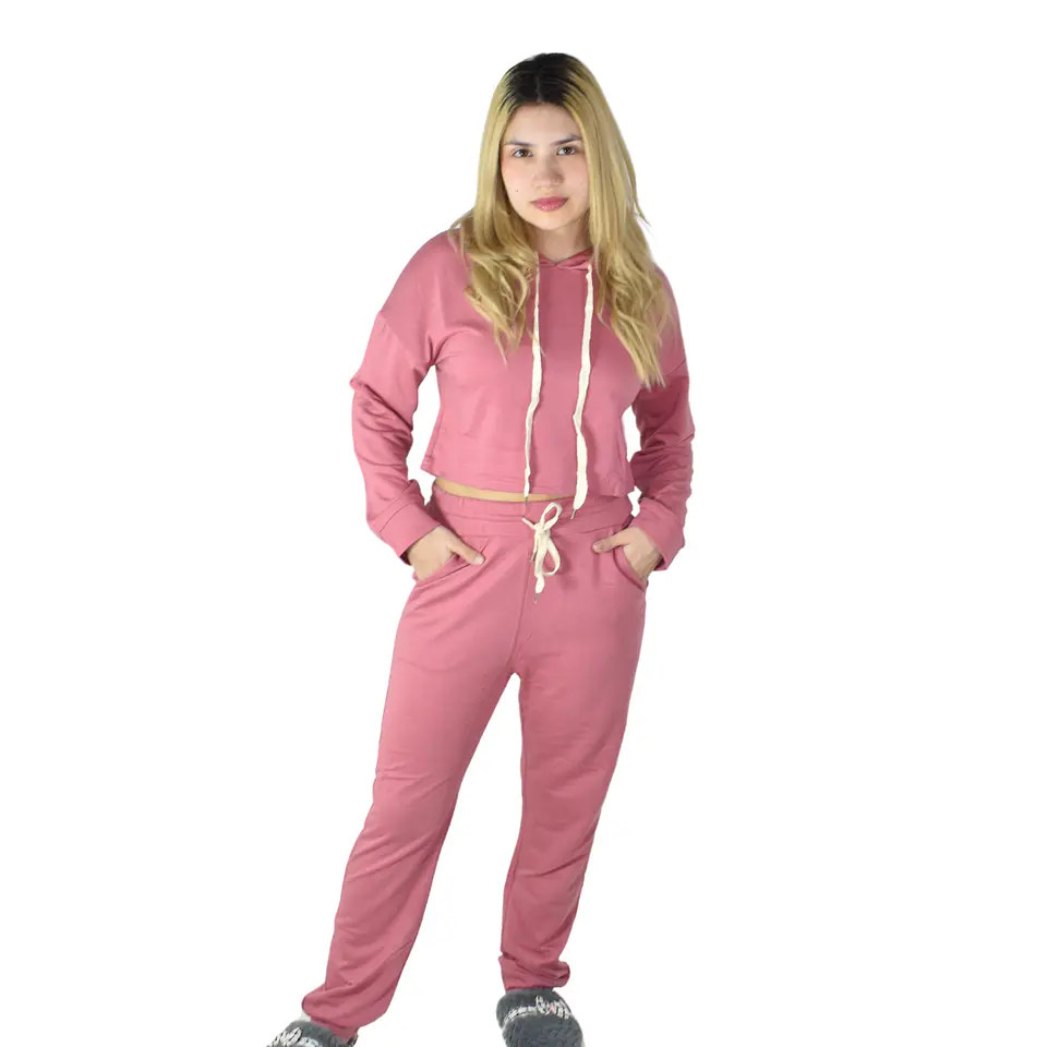 Conjunto deportivo con capucha  3