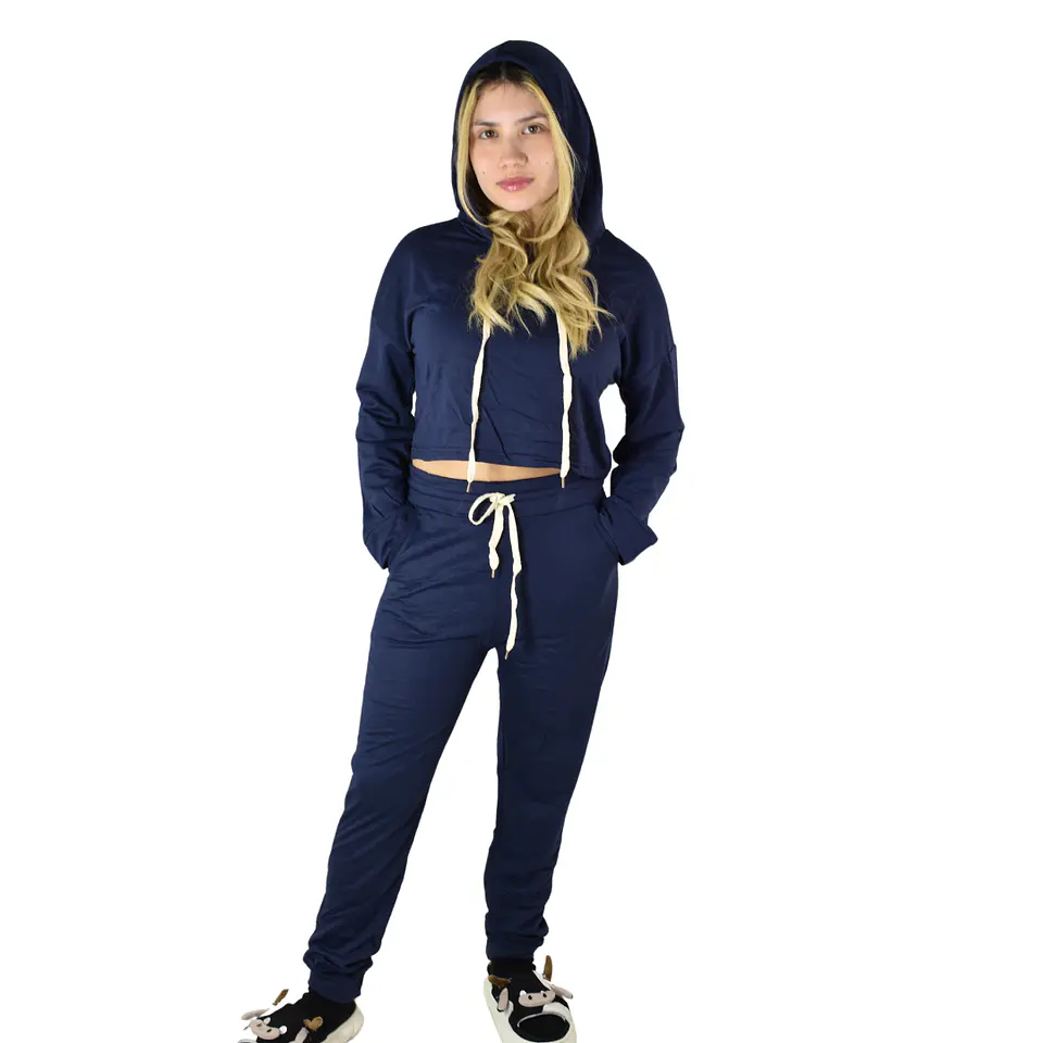 Conjunto deportivo con capucha  4