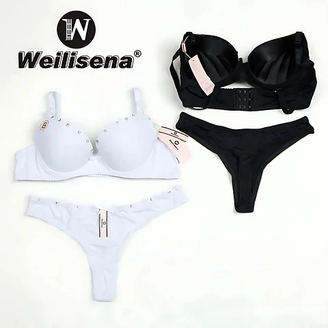 Conjunto de ropa interior con brillos 