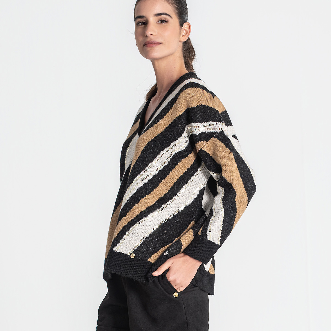 CAMISOLA BEGE E BRANCA COM LANTEJOULAS RUGA 2