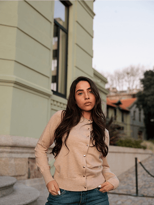 CARDIGAN CASTANHO COM DECOTE REDONDO SCRITPA