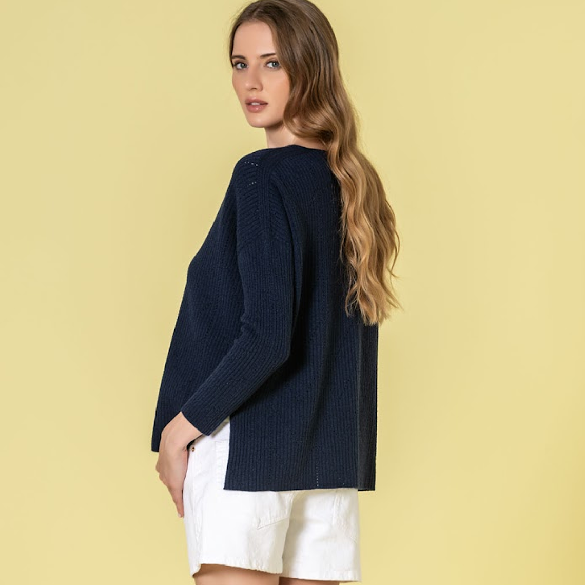 CAMISOLA DE MALHA EM PRETO DA RUGA 2