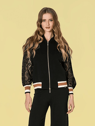 CASACO PRETO COM MANGAS EM RENDA DA RUGA