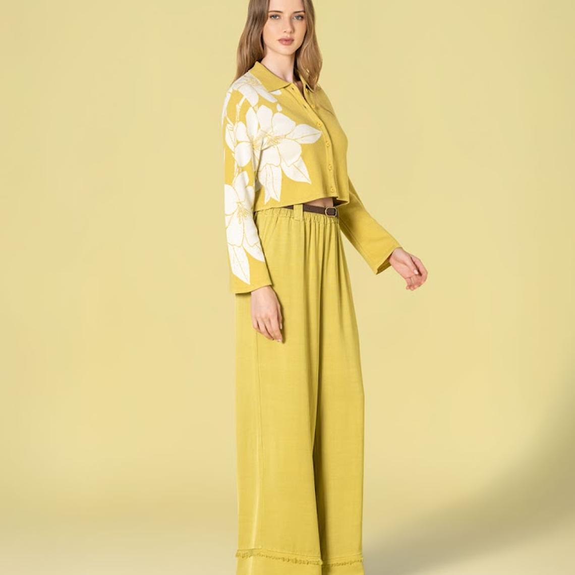 CASACO DE MALHA COM PADRÃO FLOR EM PISTACHIO EM RUGA 1