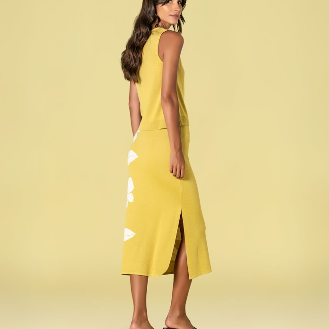 SAIA DE MALHA COM PADRÃO FLOR EM PISTACHIO DA RUGA 2