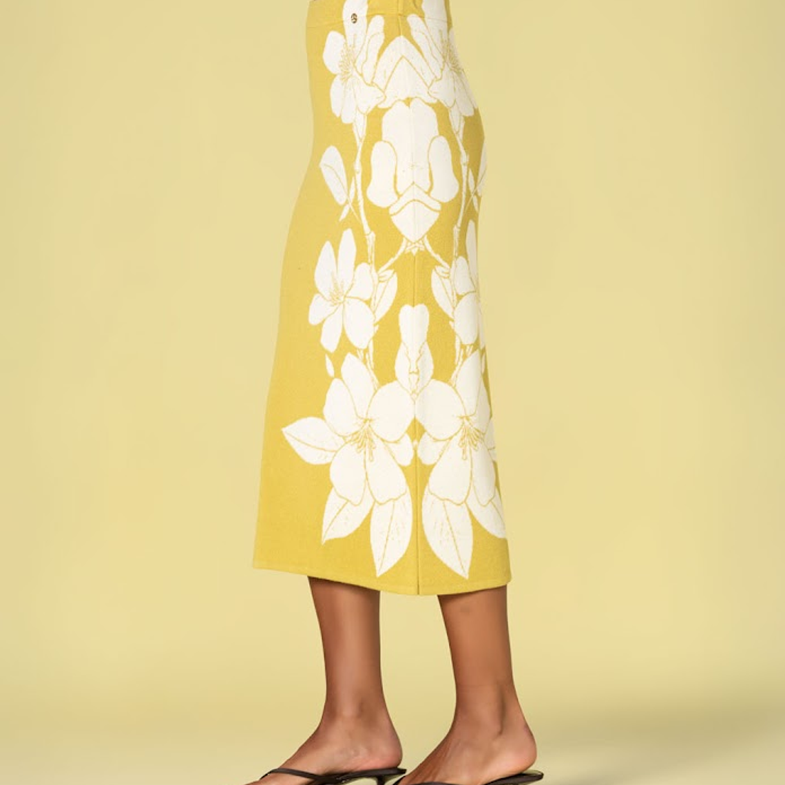 SAIA DE MALHA COM PADRÃO FLOR EM PISTACHIO DA RUGA 4