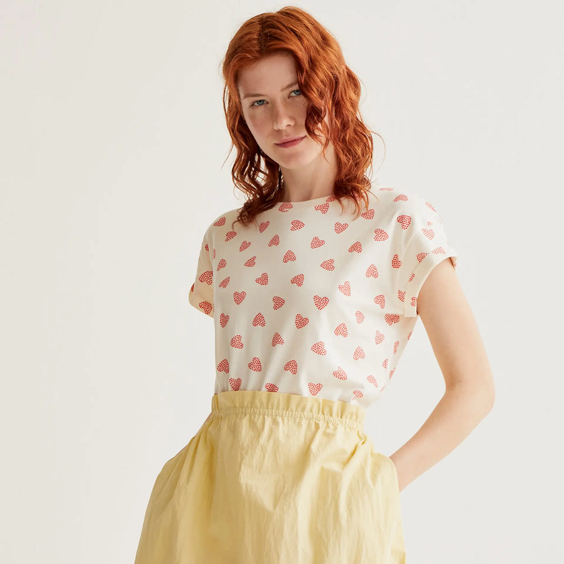 T-SHIRT COM CORAÇÕES COMPAÑIA FANTASTICA 1