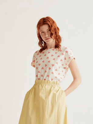 T-SHIRT COM CORAÇÕES COMPAÑIA FANTASTICA