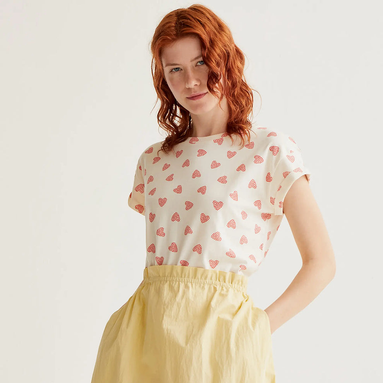 T-SHIRT COM CORAÇÕES COMPAÑIA FANTASTICA 1