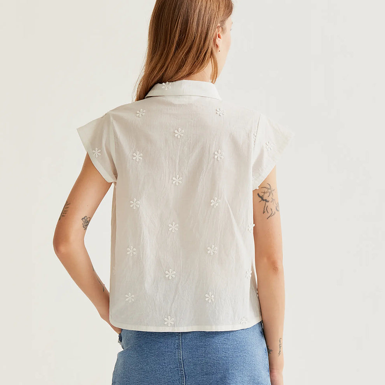 CAMISA BRANCA COM BORDADOS COMPAÑIA FANTASTICA  2