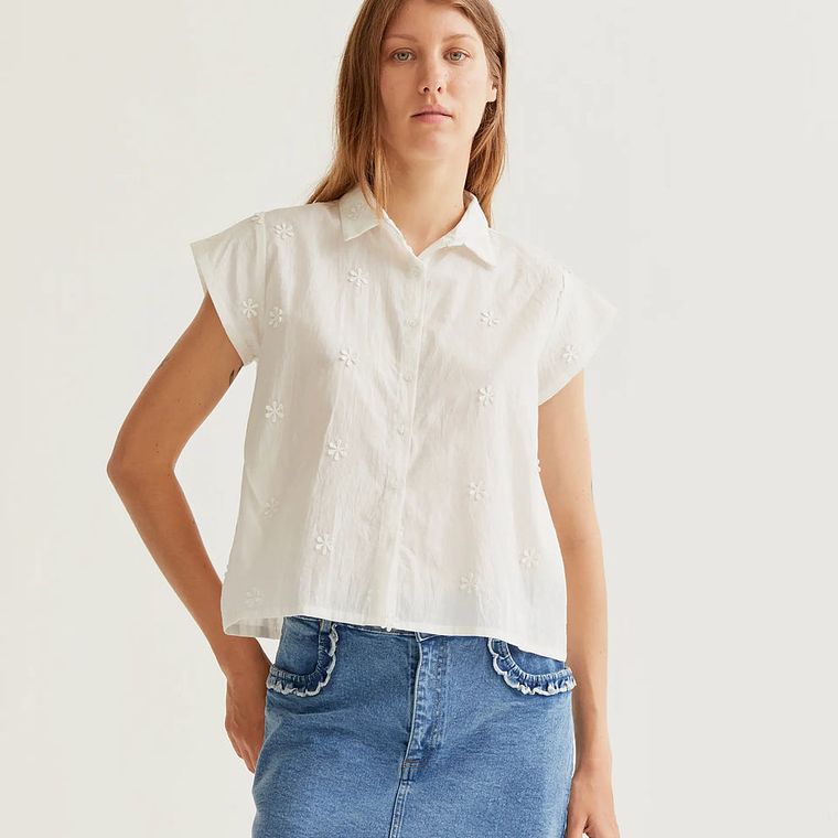 CAMISA BRANCA COM BORDADOS COMPAÑIA FANTASTICA  1