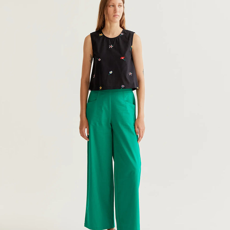 TOP PRETO COM FLORES BORDADS COMPAÑIA FANTASTICA  3