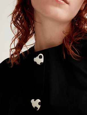 TOP COM BOTÕES EM CORAÇÃO COMPANIA FANTÁSTICA 