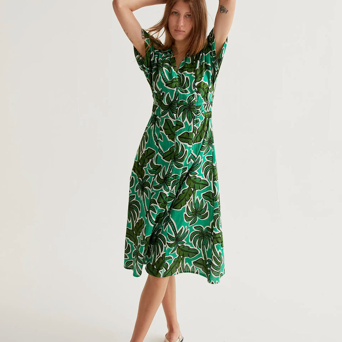 VESTIDO MIDI PADRÃO TROPICAL COMPANIA FANTÁSTICA  2