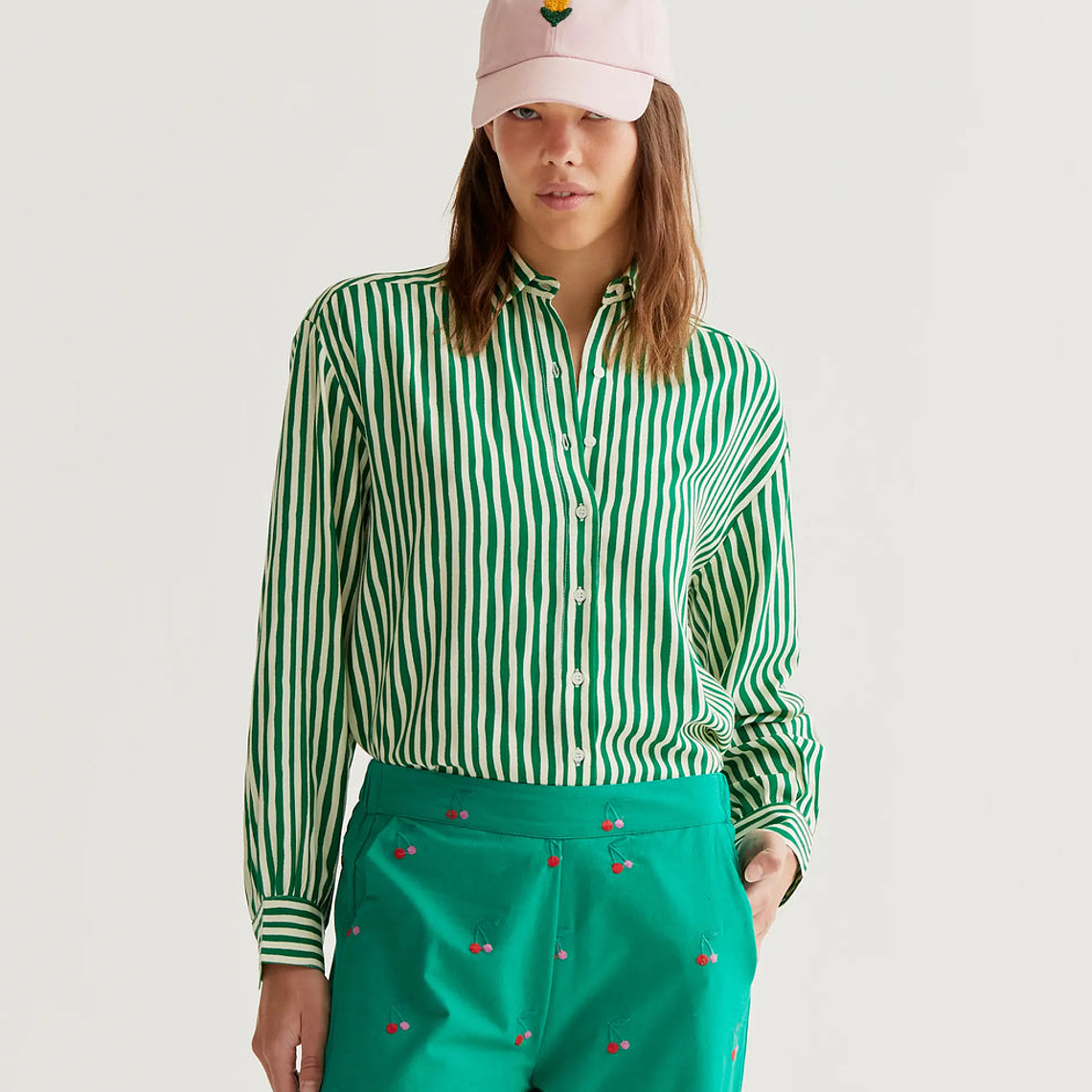 CAMISA COM RISCAS VERDES COMPANIA FANTÁSTICA 1