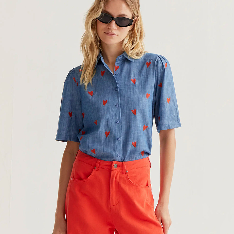 CAMISA DE ALGODÃO COM CORAÇÕES BORDADOS COMPANIA FANTÁSTICA  1