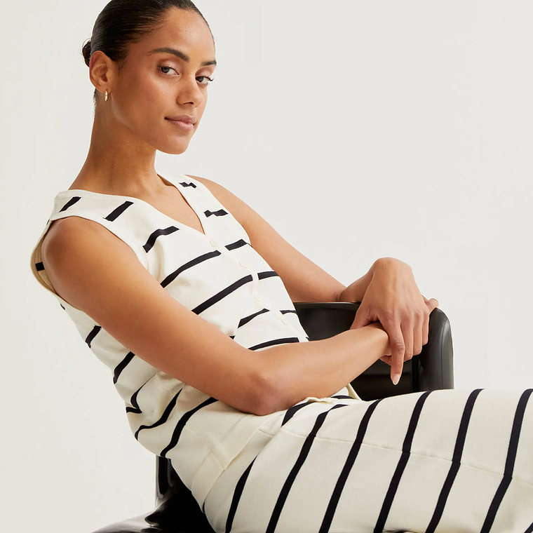 COLETE DE MALHA COM RISCAS PRETAS COMPANIA FANTÁSTICA 1