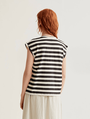 T-SHIRT CAVAS COM RISCAS PRETAS COMPANIA FANTÁSTICA 