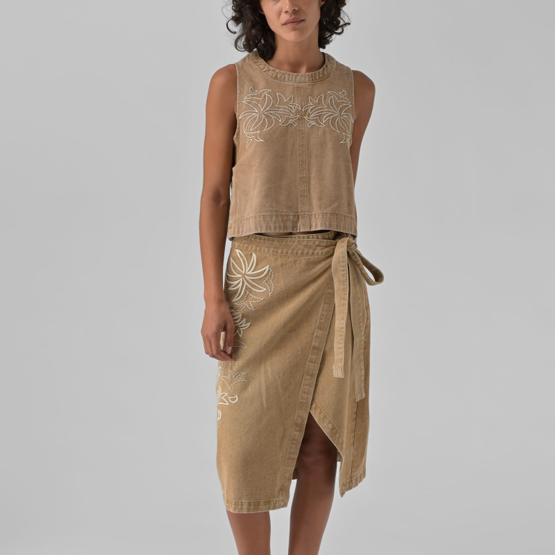 SAIA NAHEE DE GANGA COM BORDADO ORFEU PARIS 1