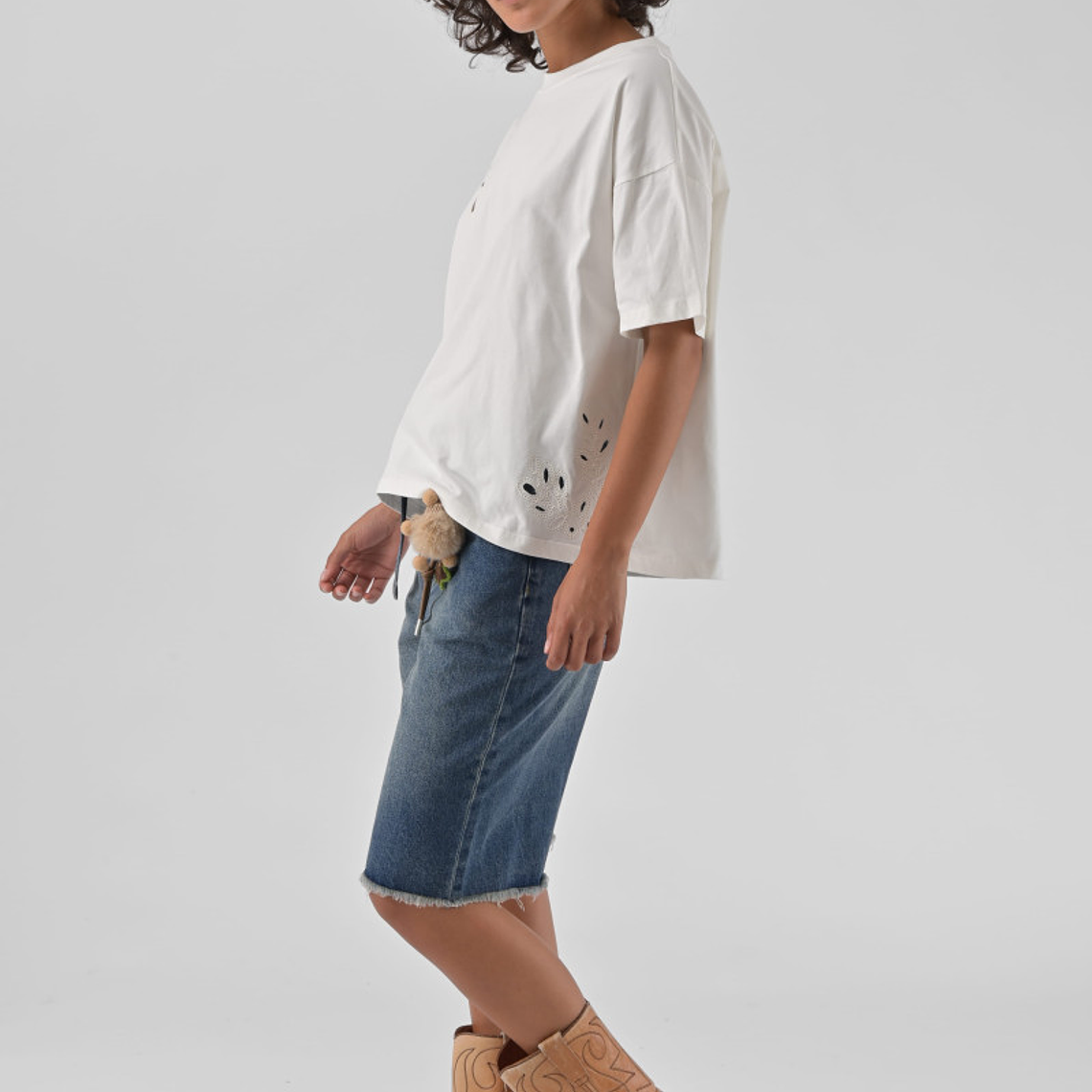 T-SHIRT OVERSIZE COM BORDADOS ORFEU PARIS 2