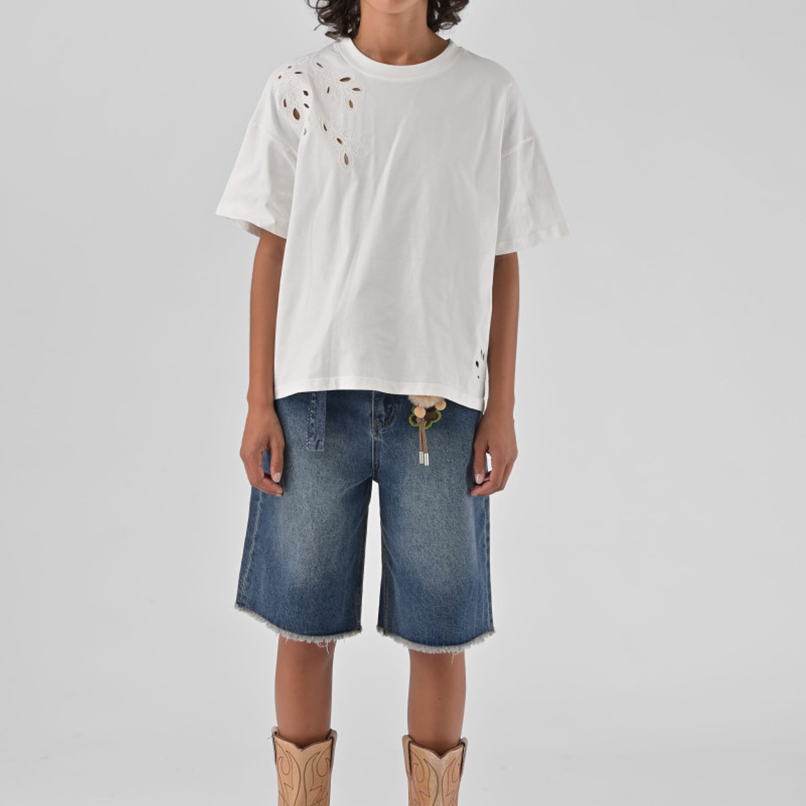 T-SHIRT OVERSIZE COM BORDADOS ORFEU PARIS 3