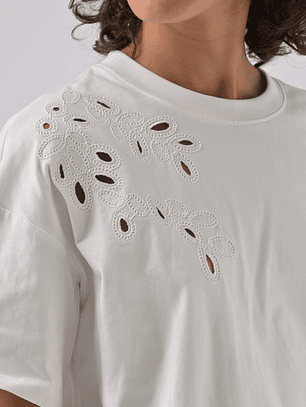 T-SHIRT OVERSIZE COM BORDADOS ORFEU PARIS