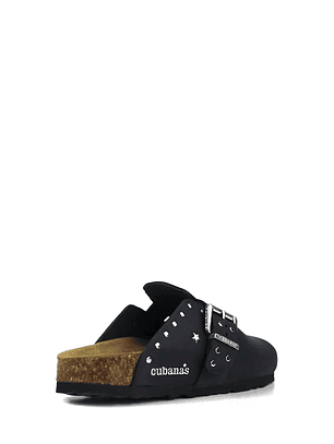 SANDÁLIA MARIA PELE PRETA COM TACHAS CUBANAS