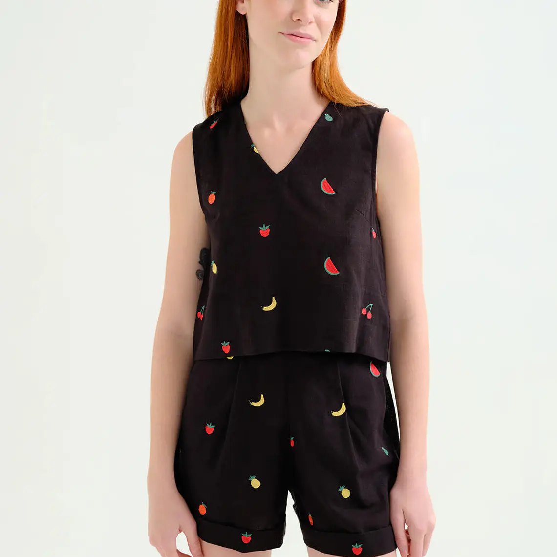 TOP COM FRUTAS BORDADAS COMPAÑIA FANTASTICA 2
