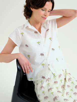 CAMISA COM ELEFANTES BORDADOS COMPAÑIA FANTASTICA