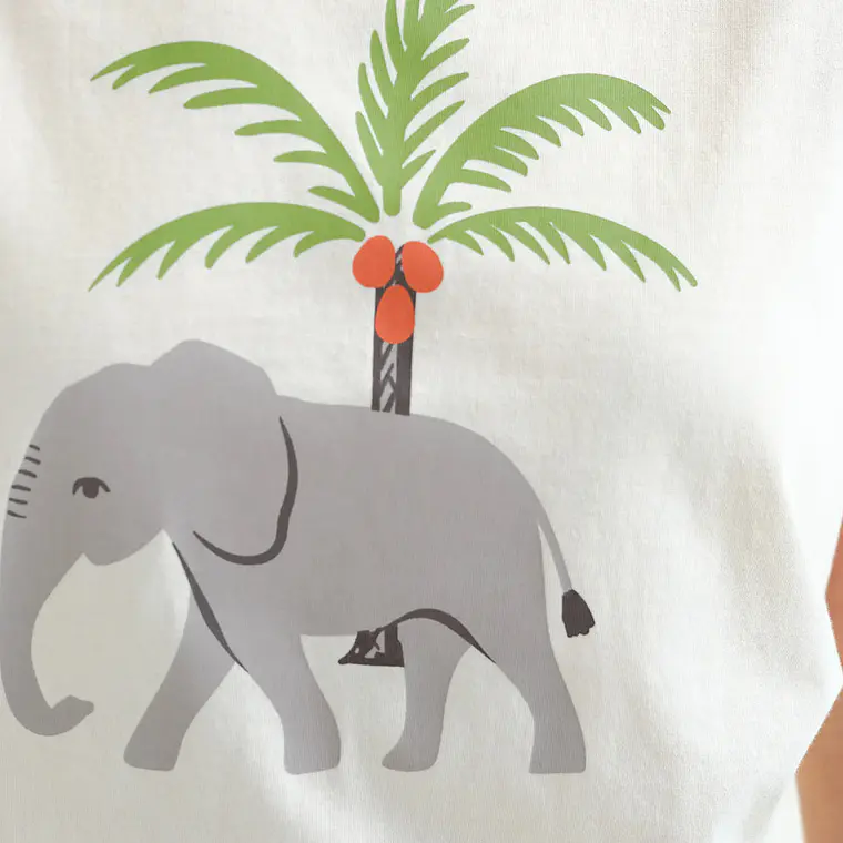 T-SHIRT ESTAMPADA COM ELEFANTE COMPAÑIA FANTASTICA 2