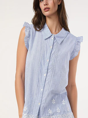 CAMISA DE RISCAS AZUIS COM BORDADO BRANCO DANDARA 